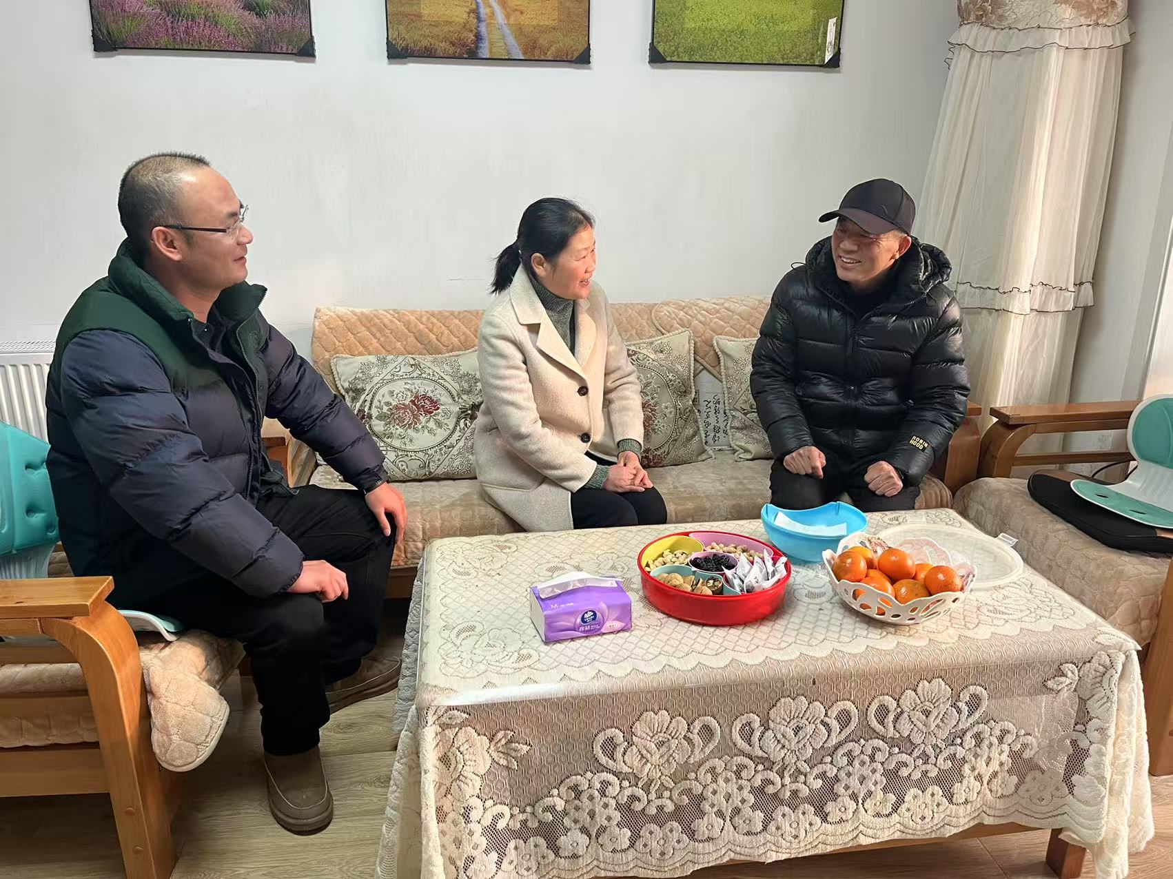 退休教师慰问2.jpg